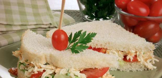 Sanduíche natural com frango desfiado: praticidade e sabor