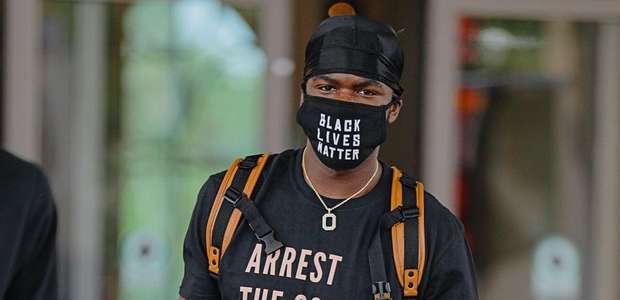 Armador dos Raptors é preso acusado de agredir a namorada