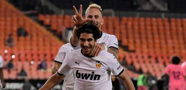 Com 3 gols de pênalti, Real Madrid é goleado pelo Valencia