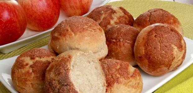 Pãozinho integral com maçã e canela fácil e saudável