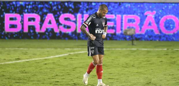 Daniel Alves diz que São Paulo teve "dia para esquecer"