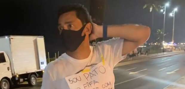 Fred, do Fluminense, pede dinheiro em semáforo no Rio