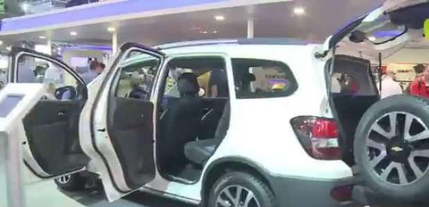 Chevrolet mostra nova Spin aventureira e antecipa Cruze 2015