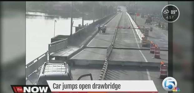 Motorista distraído salta ponte levadiça com SUV