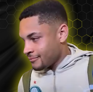 Vitor Roque celebra gol e prega humildade do Palmeiras na sequencia da teporada