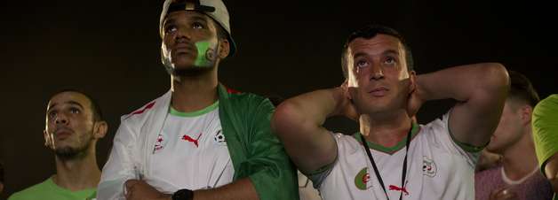 Em Copacabana, argelinos aplaudem seleção após derrota