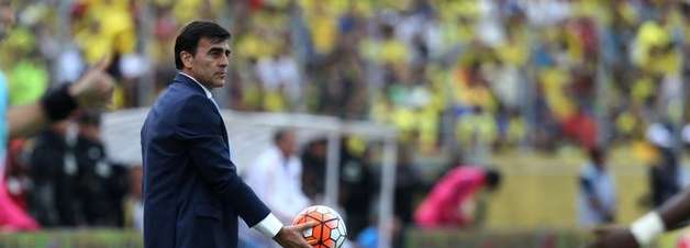 Equador demite técnico após campanha ruim nas Eliminatórias