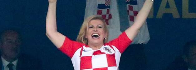 Kolinda Grabar-Kitarovi, a popular presidente-torcedora da Croácia acusada de xenofobia