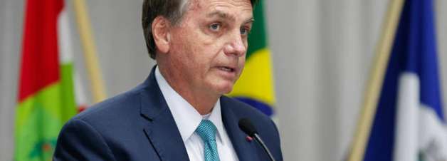 Bolsonaro chega ao Suriname em 1ª viagem internacional de 22