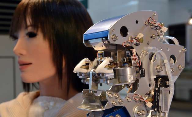 'Esqueleto' de recepcionista-robô é exibido em empresa no Japão