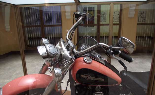 Museu de Bogotá exibe Harley-Davidson de Pablo Escobar
