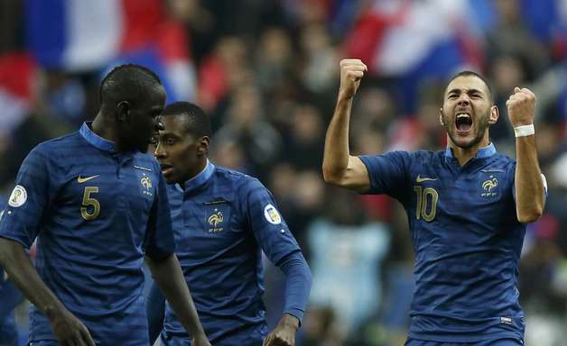 Com arbitragem polêmica, França reverte vantagem da Ucrânia e vai à Copa