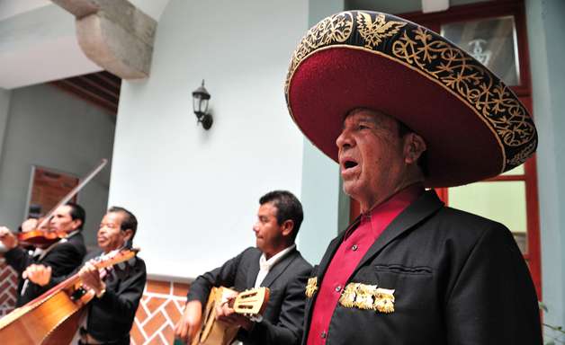 Happy hour ao som de mariachis é atração em praça de Puebla
