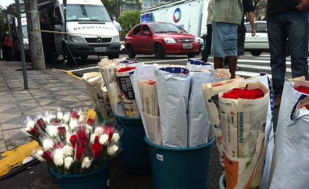Vendedores reclamam da baixa procura por flores em Santa Maria