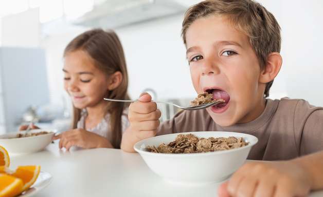 Quinoa e cereal matinal integram a nova pirâmide alimentar