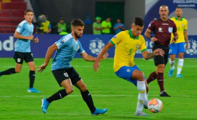 Goleiros falham e Brasil empata com Uruguai no Pré-Olímpico