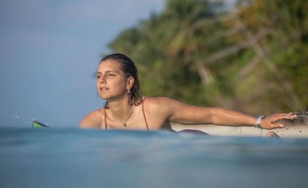 Maya Gabeira diz que foi pressionada por Burle a pegar onda que quase a matou em Nazaré