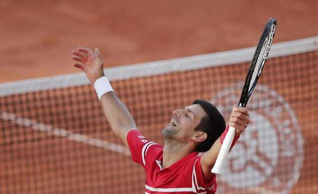 Djokovic vira sobre Tsitsipas e é campeão de Roland Garros