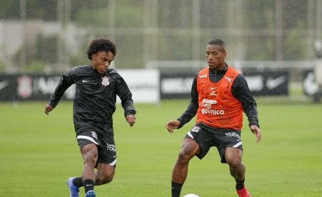 Desfalcado de Jô, Corinthians treina para pegar Atlético-GO