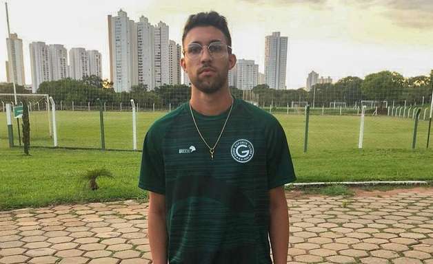 Meio-campista do Goiás leva dois tiros em confusão em boate