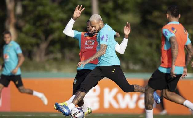 Neymar sente a coxa e desfalca Brasil contra Argentina