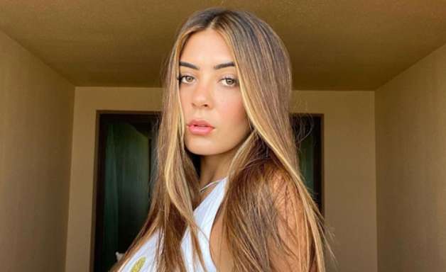 Now United no Brasil: Sabina Hidalgo pede para que fãs na frente de hotel se cuidem