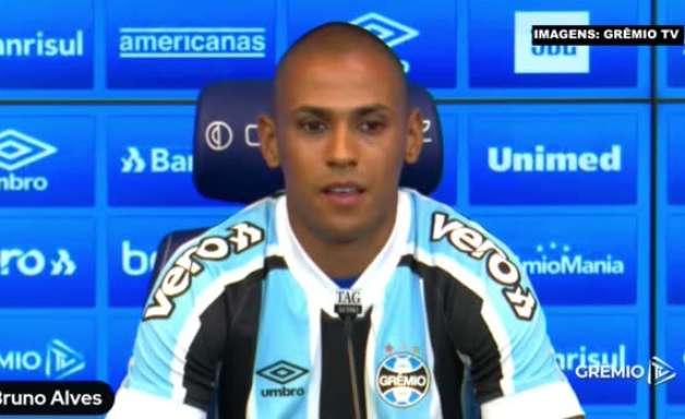GRÊMIO: Bruno Alves prega humildade em sua chegada ao clube e reconhece bom relacionamento com os jogadores do elenco: "É muito tempo jogando contra"