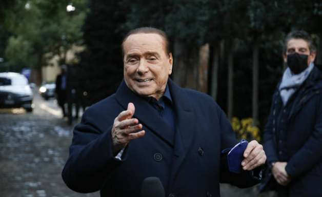 Coalizão de direita candidata Berlusconi a presidente