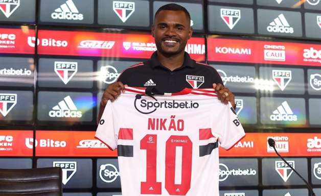 Novo dono da camisa 10, Nikão fala sobre decisão de jogar no São Paulo: 'Em poucos minutos eu resolvi'