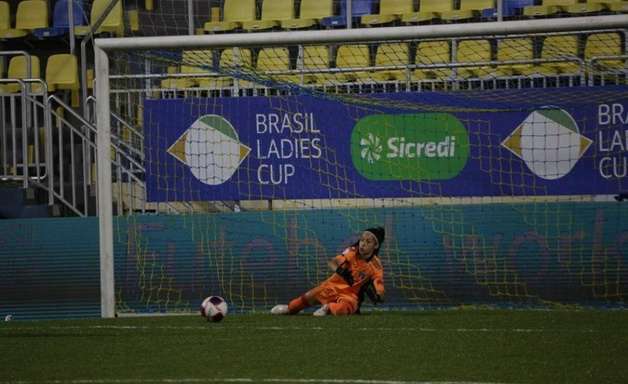 São Paulo renova com a goleira Marcelle por mais uma temporada