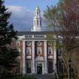 Harvard processa governo Trump por bloquear matrícula de estudantes estrangeiros