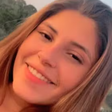 Jovem morre após ser atropelada por carro de namorado enquanto levava filha nos braços