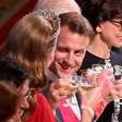 Macron é flagrado dando piscadinha para Kate Middleton em banquete Real