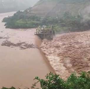 Após barragem romper, Defesa Civil alerta moradores a deixar casas
