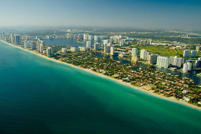 Não é difícil de entender porque Miami é sinônimo de praia. São mais de 14 quilômetros de costa com areia branca 