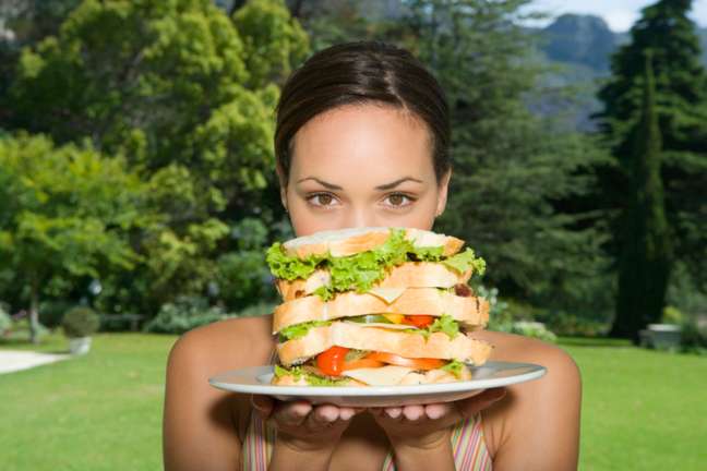 Ingerir alimentos saudáveis em excesso pode desregular o organismo e até engordar