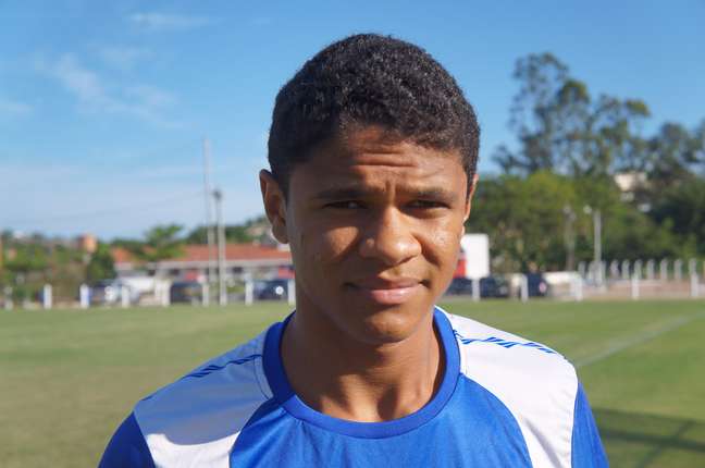 Jovem lateral Douglas Santos ressaltou a importância de Lúcio para sua cerreira