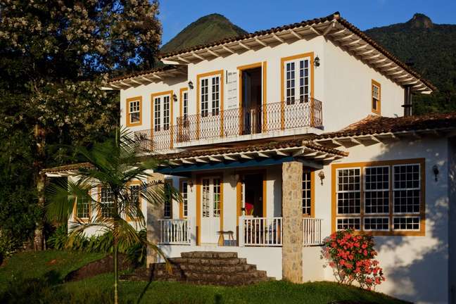 Com materiais novos, projeto cria casa colonial em Paraty