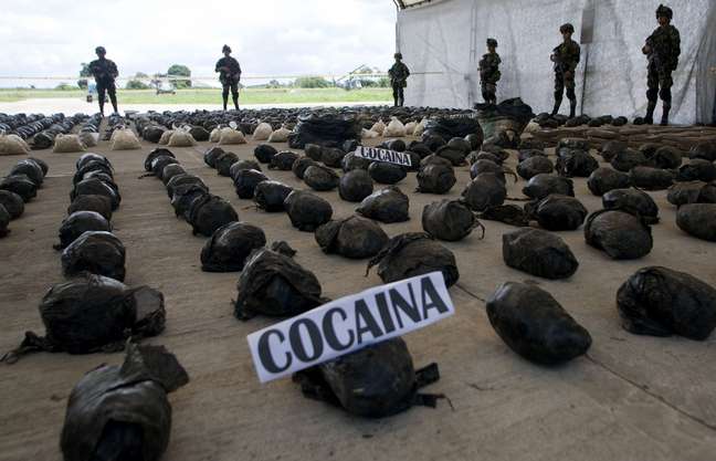 A droga apreendida foi apresentada à imprensa neste sábado pelo governo da Colômbia