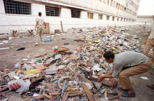 Dias depois do massacre, o lixo continuava espalhado pela Casa de Detenção