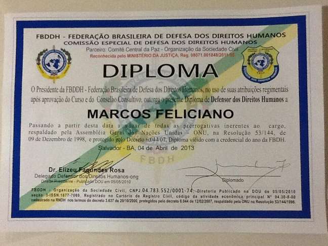 Pastor postou em seu Twitter o diploma que recebeu da Federação Brasileira dos Direitos Humanos