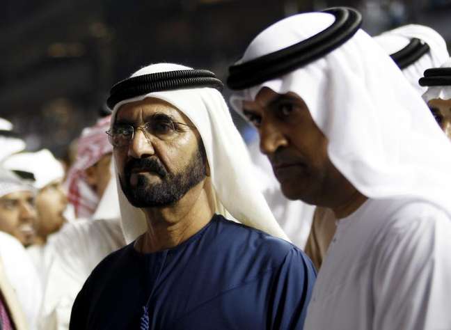 Xeique governante de Dubai, Mohammed bin Rashid al-Maktoum, é visto durante campeonato mundial no Hipódromo Meydan, nos Emirados Árabes. Um treinador do haras Godolphin, que pertence ao xeique governante de Dubai, admitiu um "erro catastrófico" na administração de estereoides para dopar cavalos no local. 30/03/2013
