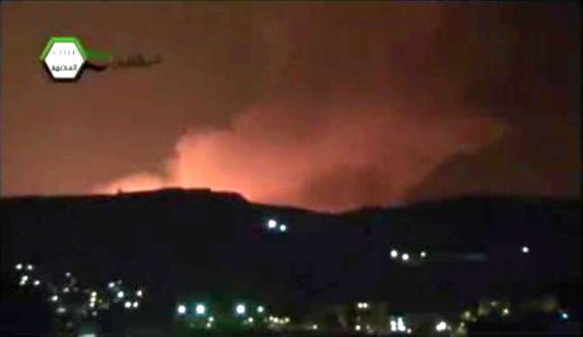 Frame de vídeo mostra fumaça e chamas em Damasco após o ataque israelense