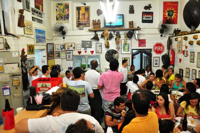<p>Tradicional endereço do bairro de Santa Teresa, o bar Mineiro serve uma das melhores feijoadas da cidade, segundo jornal</p>
