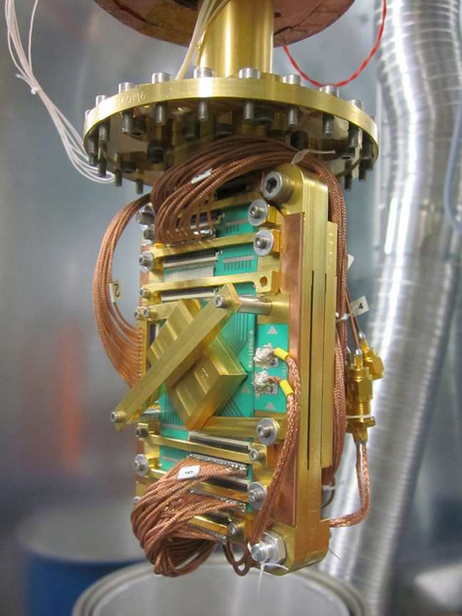 Мощность квантового компьютера. D-Wave Quantum Computer. Квантовый компьютер d-Wave 2007 год. Модель квантового компьютера. Полупроводники для квантовых компьютеров.