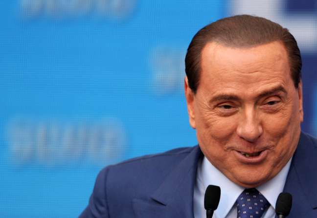 <p>Condenado por por fraude fiscal, Silvio Berlusconi está proibido de exercer qualquer cargo público durante cinco anos</p>