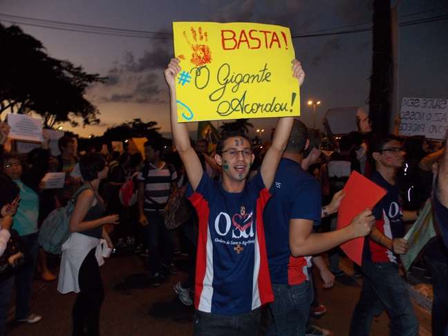 <p>Seminaristas agostinianos também foram às ruas de Belo Horizonte</p>