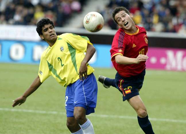 David Silva luta por bola na final do Mundial Sub-17 de 2003, que terminou com vitória do Brasil