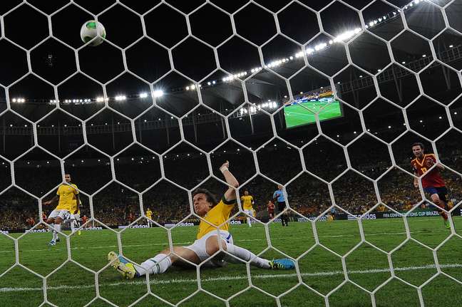 <p>David Luiz levantou a torcida no Maracanã ao salvar um gol em cima da linha no primeiro tempo</p>