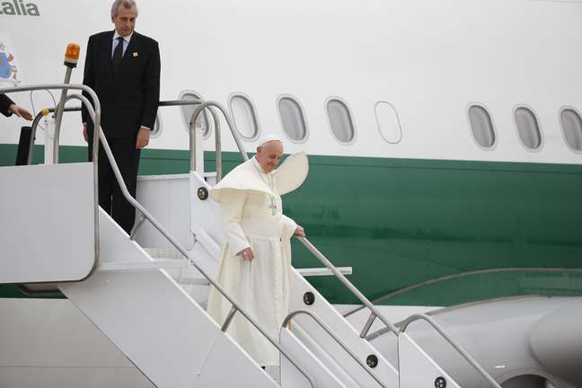 <p>Papa Francisco desembarca na Base A&eacute;rea do Gale&atilde;o, no Rio</p>